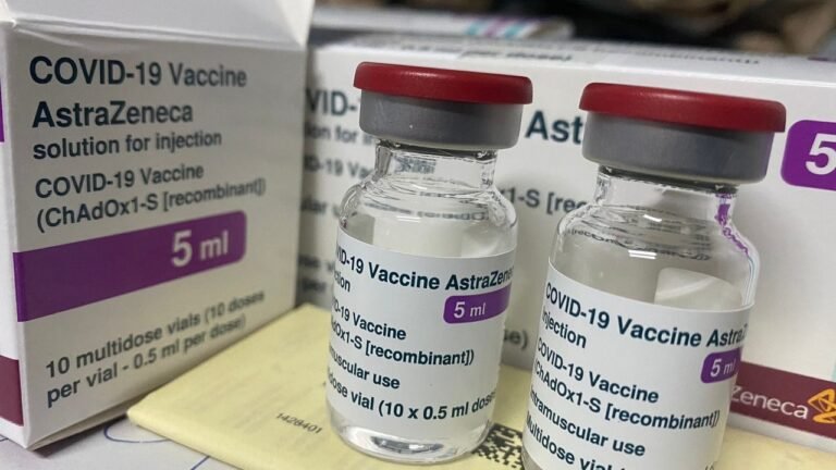 AstraZeneca reconoce posible efecto secundario de trombosis en su vacuna contra el Covid-19