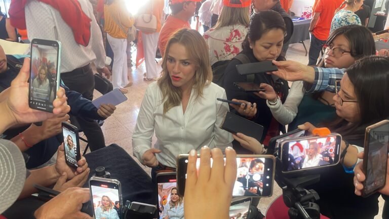 Acudió Paulina Aguado a registrarse como candidata por la capital queretana