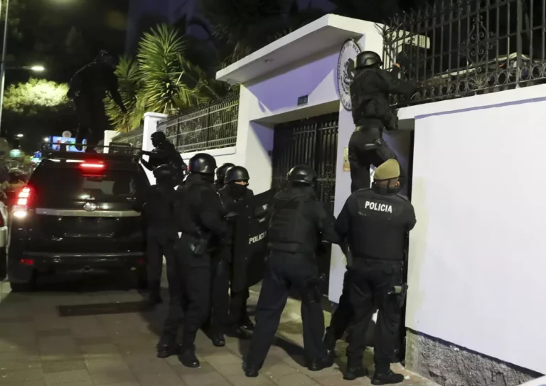 México rompe relaciones con Ecuador tras el asalto policial a su Embajada en Quito Ecuador