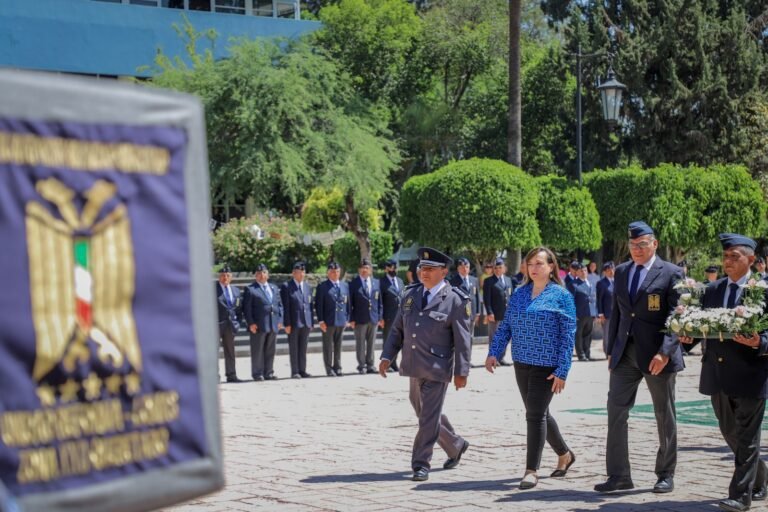 Hermandad Pentathlónica homenajea a exrector de la UAQ