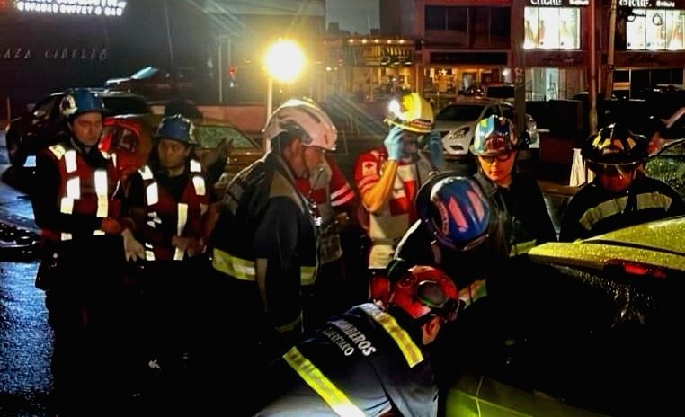 Fuere accidente en Bernardo Quintana, cuatro vehículos involucrados