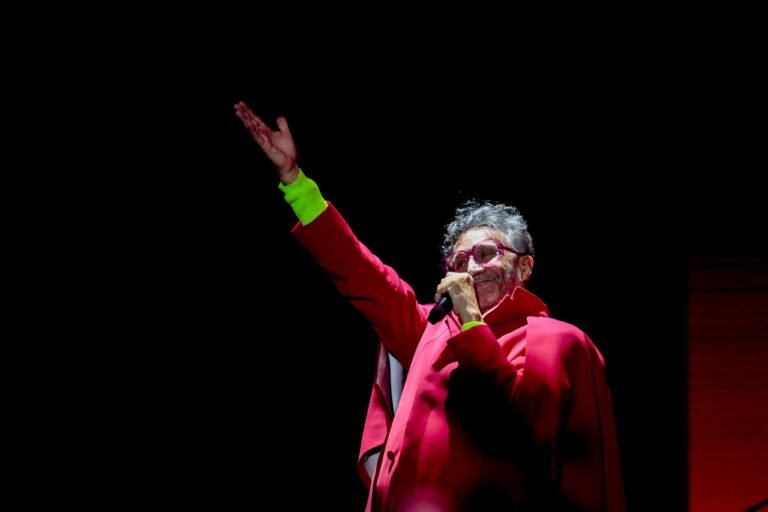 Fito Páez llena el Zócalo de la CDMX con música y nostalgia