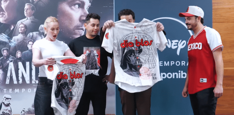 Diego Luna y Genevieve O’Reilly inauguran el #Maythe4th de los Diablos Rojos del México