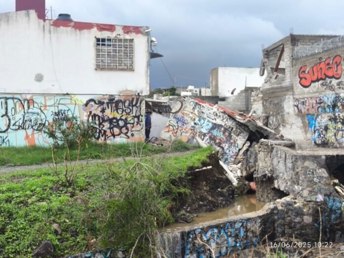 WhatsApp Image 2025-06-16 at 1.34.58 PM Vecinos de Loarca relatan colapso de casas; suman 21 viviendas dañadas por lluvias en Querétaro