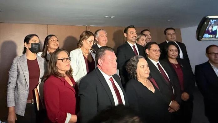 Morena y PT abandonan el Primer Informe Legislativo