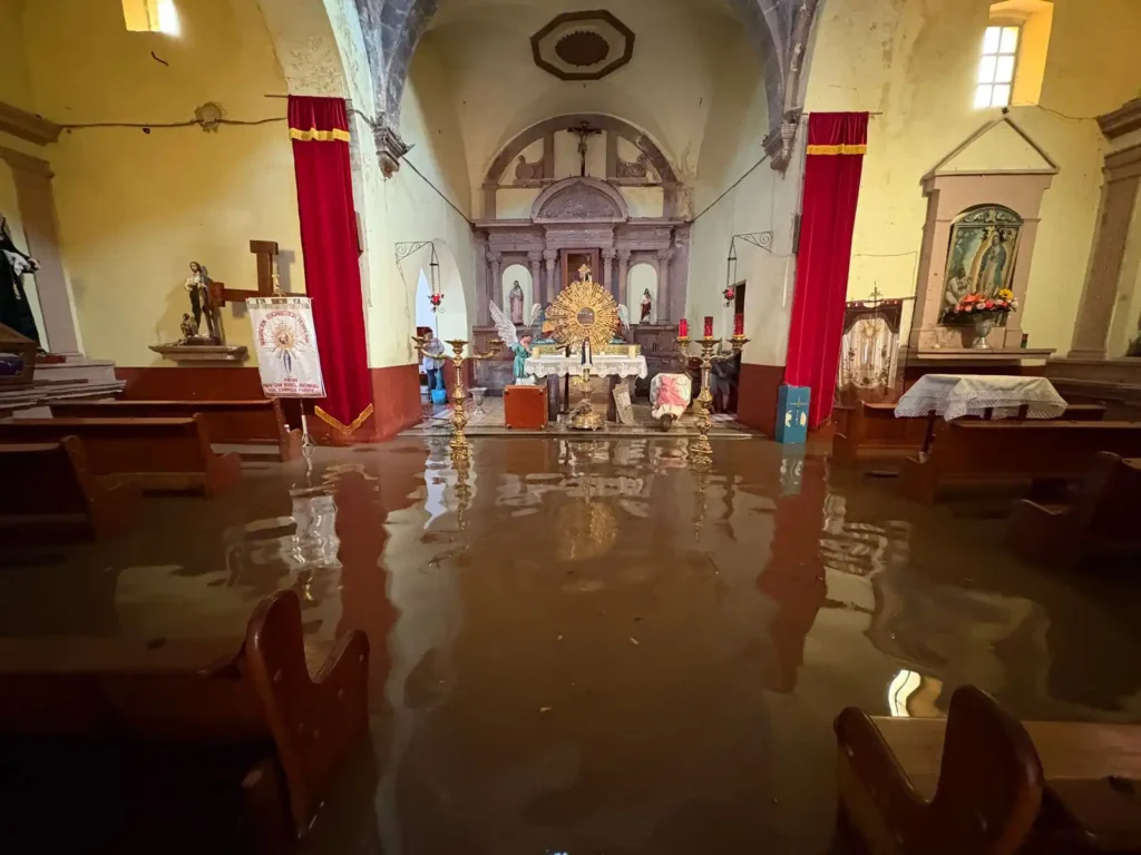 Iglesia de Carrillo Puerto bajo el agua