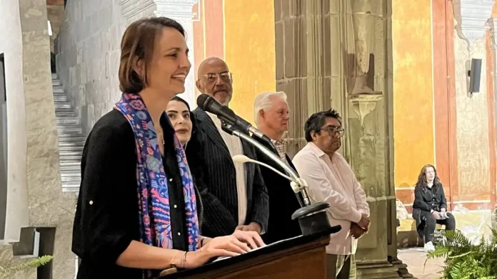La secretaria de Cultura, Ana Paola López Birlain, durante la inauguración de la exposición “Multiversos Digitales” en el Museo de Arte de Querétaro.