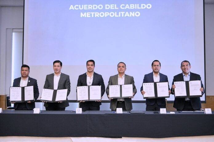 Alcaldes metropolitanos Alcaldes firman decreto para prohibir música que haga apología al delito