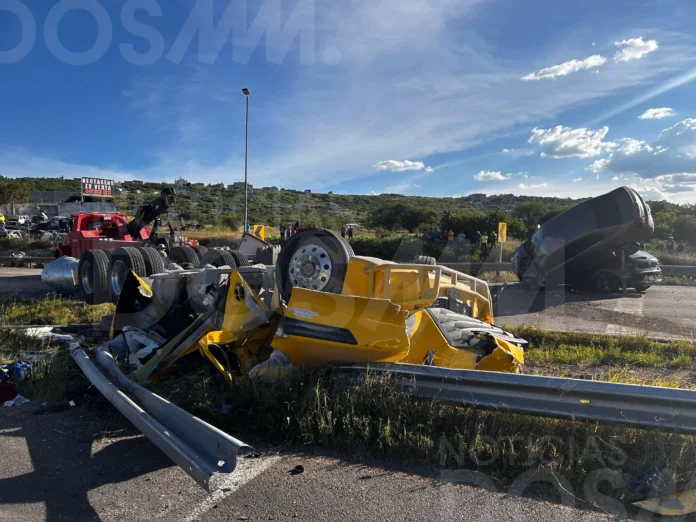 accidente02 Brutal accidente en el anillo vial Fray Junípero Serra