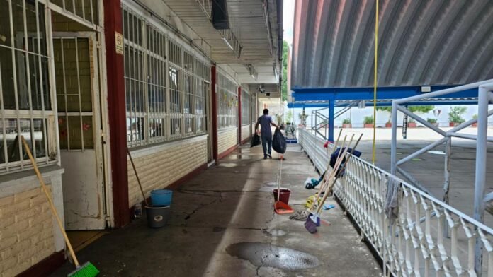 Escuela afectada por las lluvias en la ciudad de Querétaro