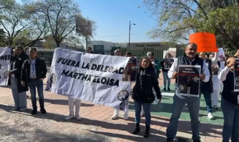 Exigen reinstalación de cinco enfermeras despedidas en el IMSS