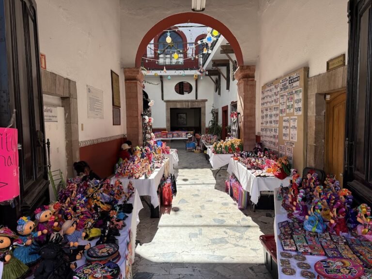 Instalan Comisión de Comercio Artesanal para ordenar actividad en el Centro Histórico