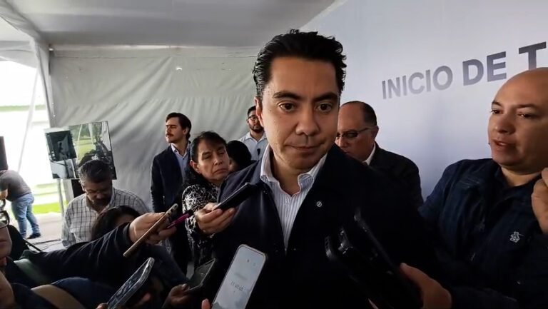 Separan a policía tras incidente con aficionados en el Jardín Zenea