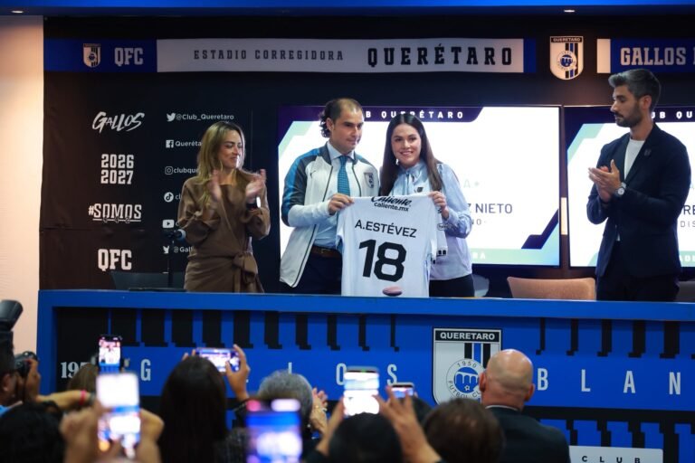 Gallos Blancos homenajea a Andrés Estévez en La Corregidora